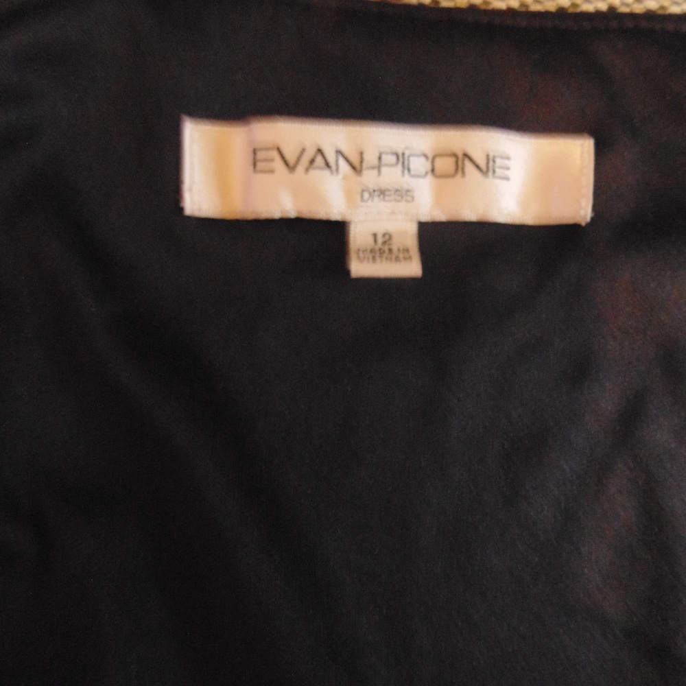 Dress - Picture 3 of 3